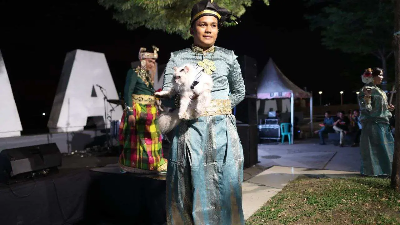 Fashion Show Kucing, Meriahkan Zona 5 F8