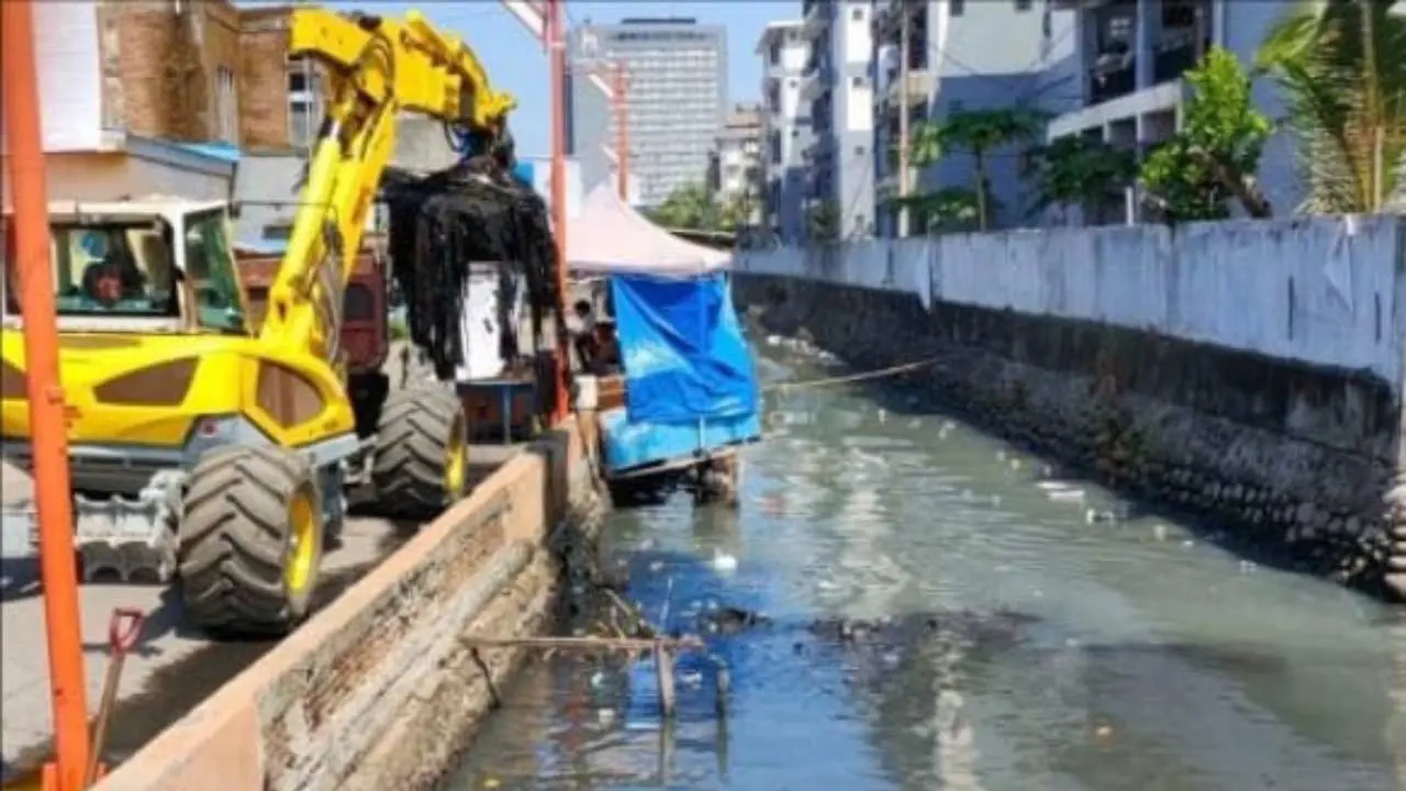Antisipasi Munculnya Genangan Air, Dinas PU Makassar Lakukan Normalisasi Saluran Sekunder