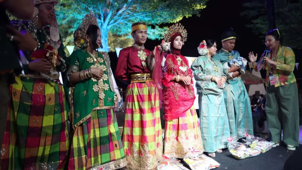 Fashion Show Kucing, Meriahkan Zona 5 F8