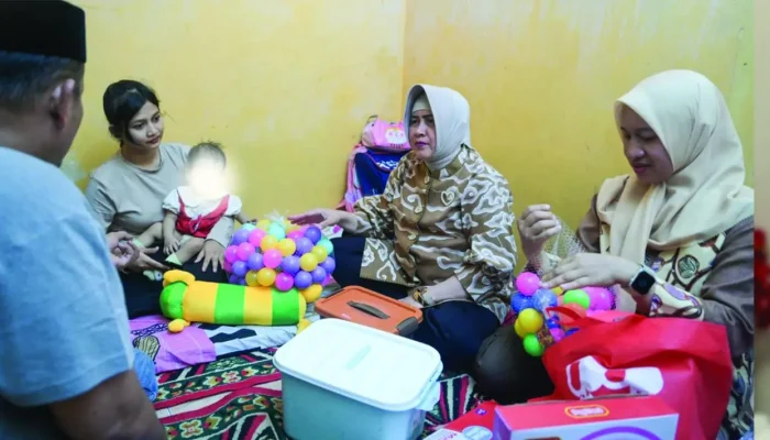 Camat Tamalate Dampingi Ketua TP PKK Makassar Kunjungi Bayi Korban Kekerasan