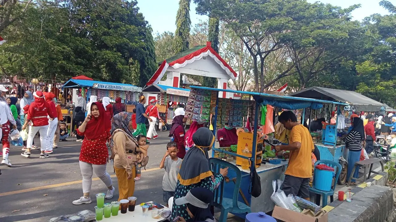 Semarakkan HUT RI ke-79, Pemkab Jeneponto Gelar Car Free Day dan Jalan Santai dengan Ribuan Peserta 3 Semarakkan HUT RI ke-79, Pemkab Jeneponto Gelar Car Free Day dan Jalan Santai dengan Ribuan Peserta