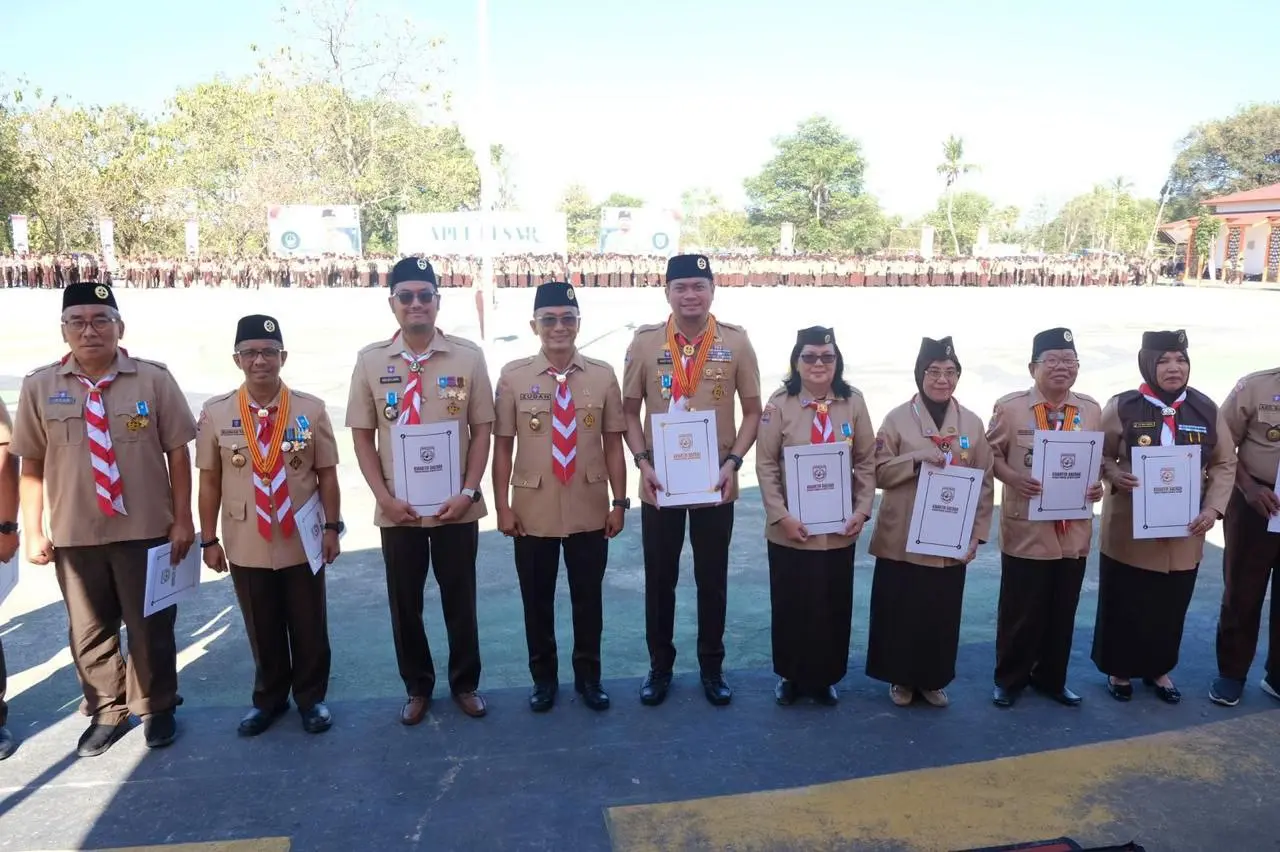 Kadis TPh-Bun Sulael Raih Penghargaan Lencana Pancawarsa II pada Peringatan Hari Pramuka Ke-63