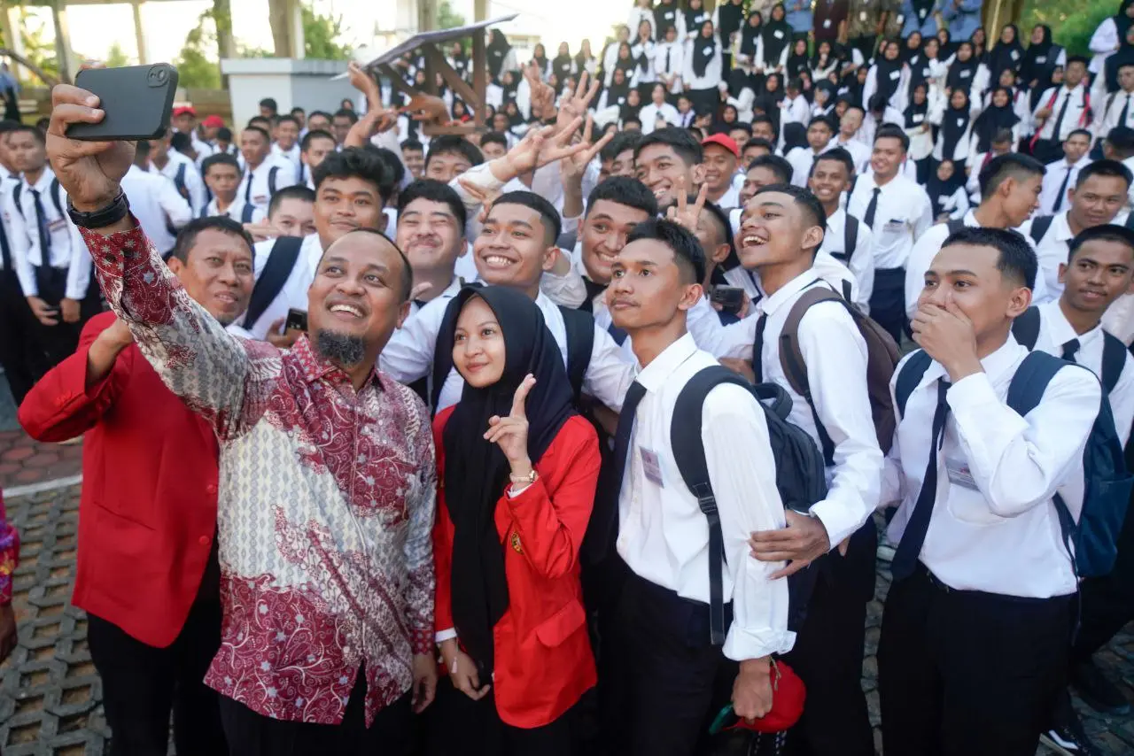 Andi Sudirman Berbagi Pengalaman Dihadapan 1.441 Maba Teknik Unhas 2 Andi Sudirman Berbagi Pengalaman Dihadapan 1.441 Maba Teknik Unhas