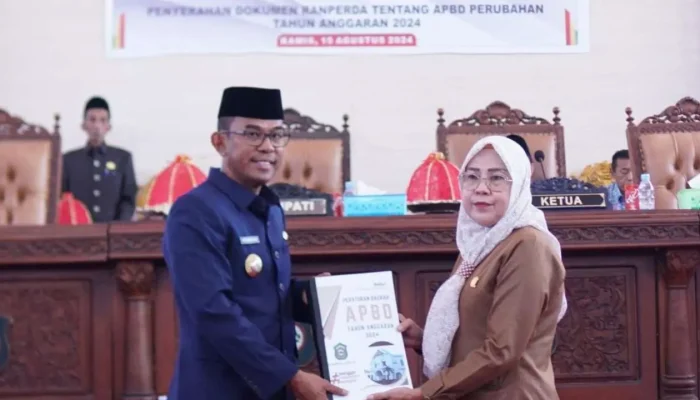 Hadiri Rapat Paripurna DPRD Takalar, Pj. Bupati Serahkan Dokumen Ranperda Tentang APBD Perubahan 2024