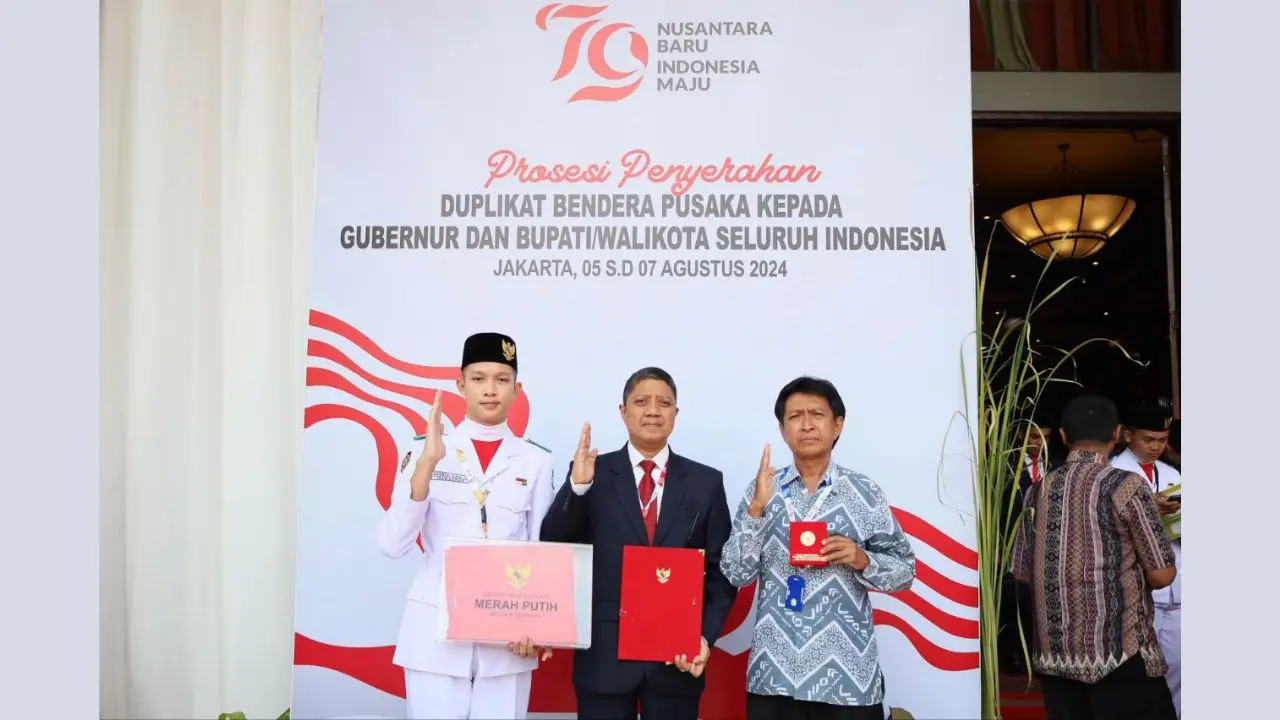 Kepala Kesbangpol Wakili Danny Pomanto Terima Duplikat Bendera Pusaka dari BPIP RI