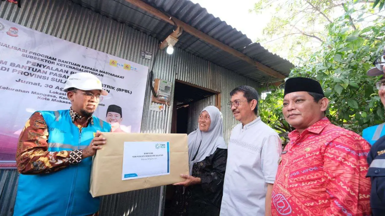 145 Warga Prasejahtera di Makassar Dapat Sambungan Listrik PLN Gratis 2 145 Warga Prasejahtera di Makassar Dapat Sambungan Listrik PLN Gratis