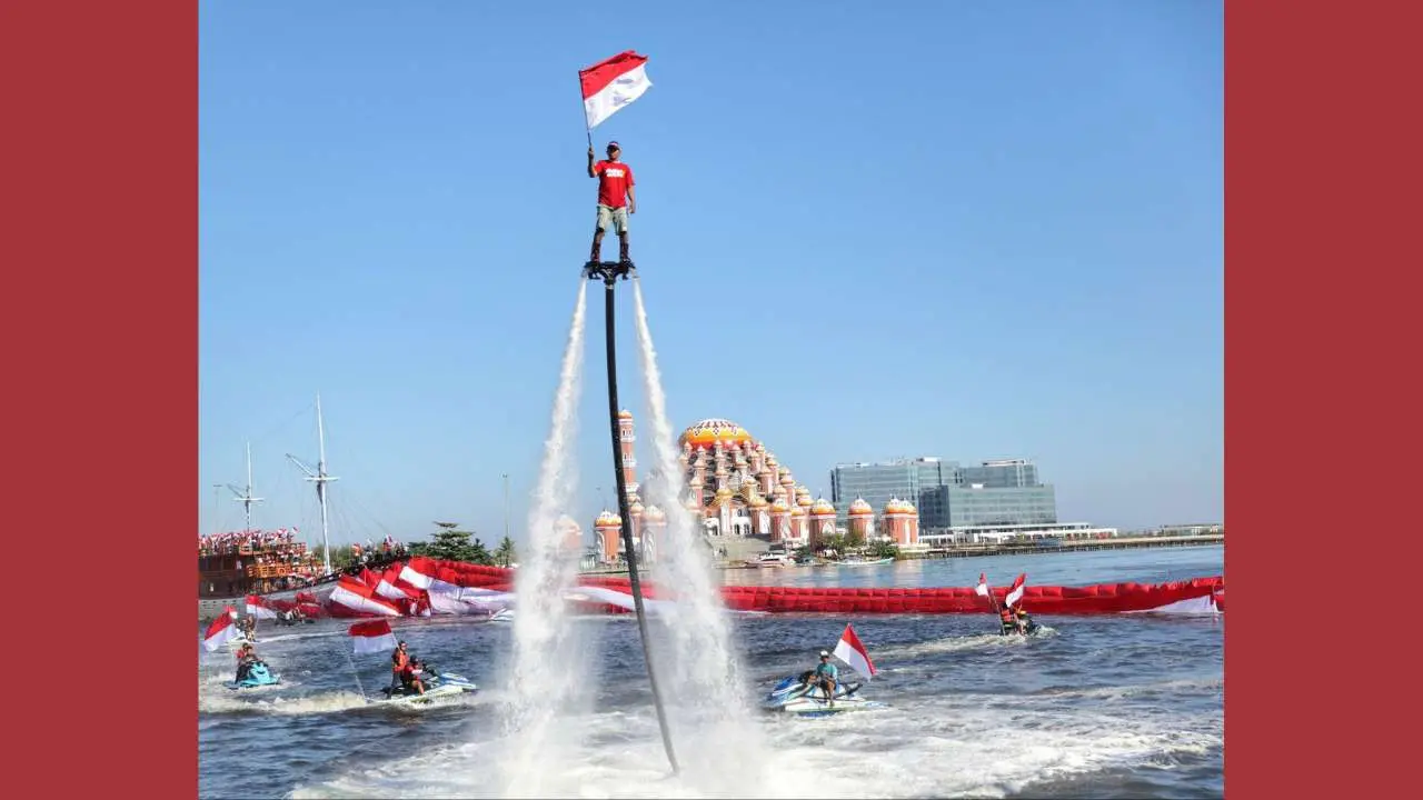 Kemerdekaan ke-79 RI di Makassar Dimeriahkan dengan Atraksi Laut dan Aubade Pelajar SD-SMP se-Makassar