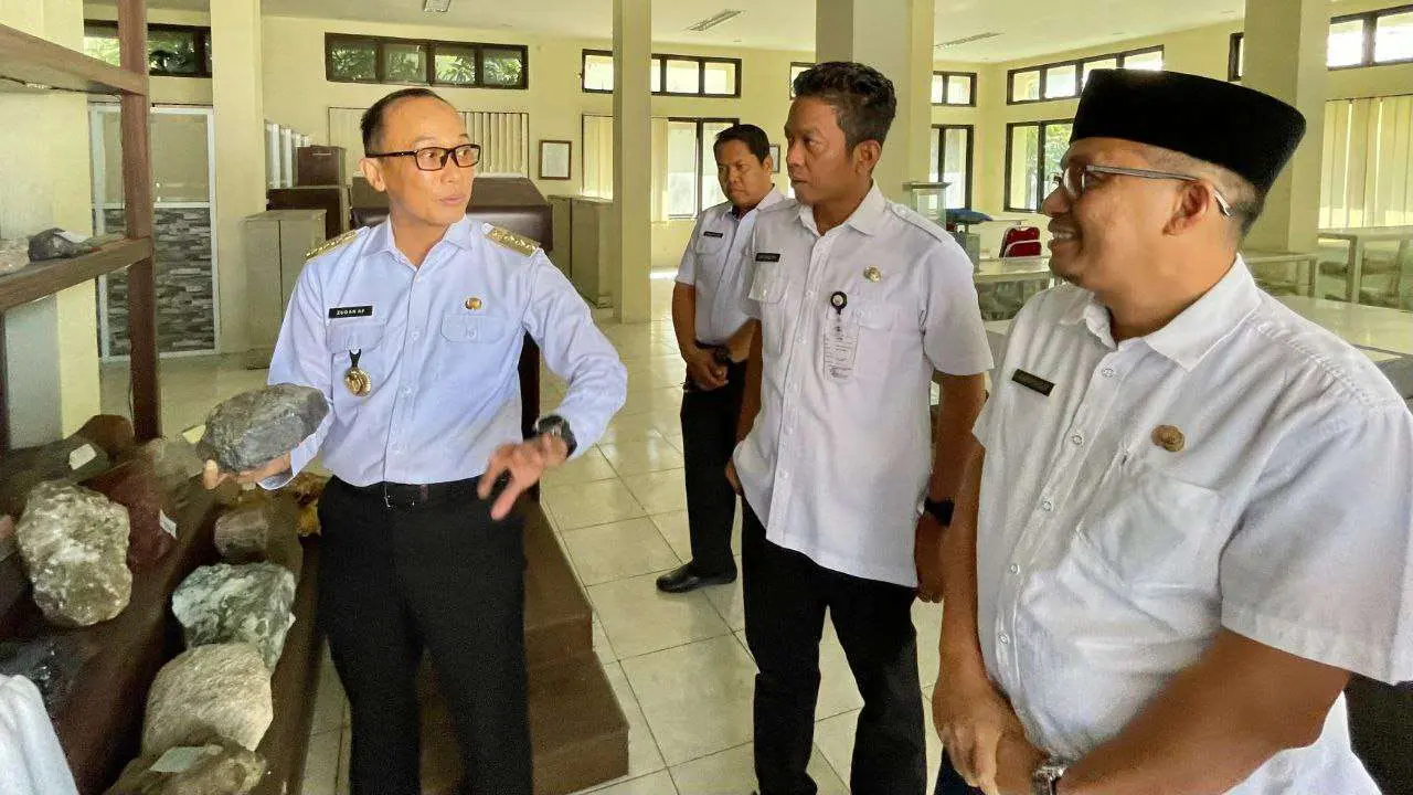 Kunjungi Dinas ESDM Sulsel, Pj Gubernur Takjub Potensi Batuan Mineral di Sektor Pertambangan