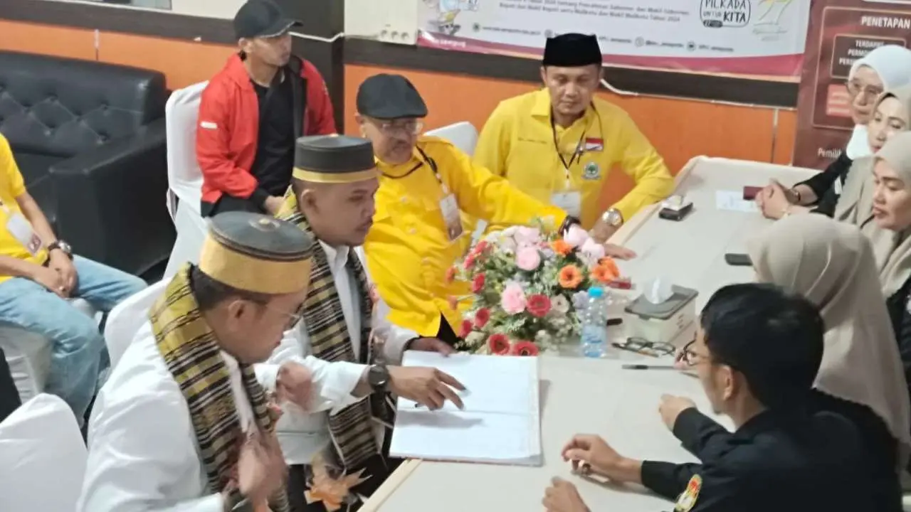 Ribuan Massa Membludak Antar Pasangan Paris-Islam "PASMI" Daftar di KPU Jeneponto 2 Ribuan Massa Membludak Antar Pasangan Paris-Islam "PASMI" Daftar di KPU Jeneponto