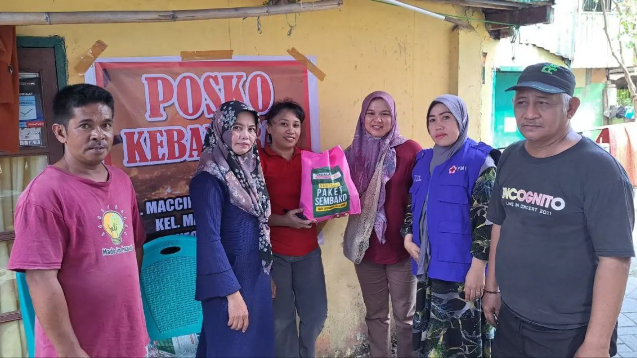 Andalan Sulsel Peduli dan AAS Community Salurkan Bantuan untuk Korban Kebakaran di Maccini Makassar