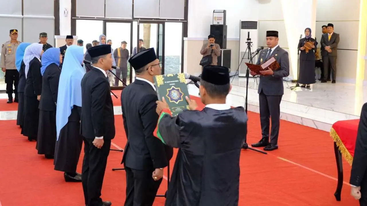Bupati Adnan Lantik 6 Pejabat Tinggi Pratama Gowa, Andy Azis Jabat Sekda Gowa Definitif 3 Bupati Adnan Lantik 6 Pejabat Tinggi Pratama Gowa, Andy Azis Jabat Sekda Gowa Definitif