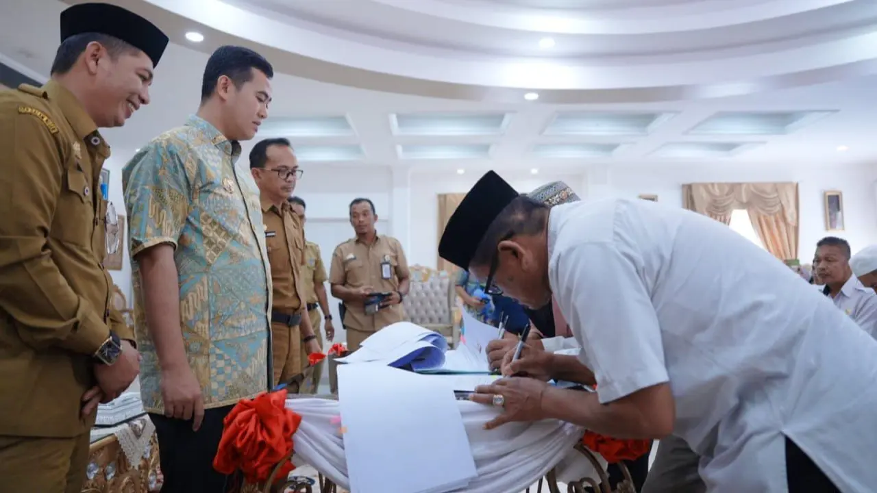 Pemkab Pangkep Anggarkan Bantuan Masjid, Mushalla dan TPA Sebesar Rp3,4 Miliar 2 Pemkab Pangkep Anggarkan Bantuan Masjid, Mushalla dan TPA Sebesar Rp3,4 Miliar