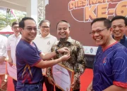 Andi Sudirman Raih Penghargaan Alumni Award Fakultas Teknik Unhas