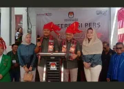 Ribuan Massa Simpatisan Antar Pasangan Efendi Al-Qadri Mulyadi-Andry Arief Bulu Daftar di KPU Jeneponto