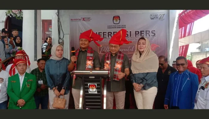 Ribuan Massa Simpatisan Antar Pasangan Efendi Al-Qadri Mulyadi-Andry Arief Bulu Daftar di KPU Jeneponto