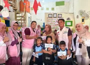 Jelang HUT RI, Srikandi dan YBM PLN Berbagi Kebahagiaan kepada Anak-Anak Sokola Pesisir