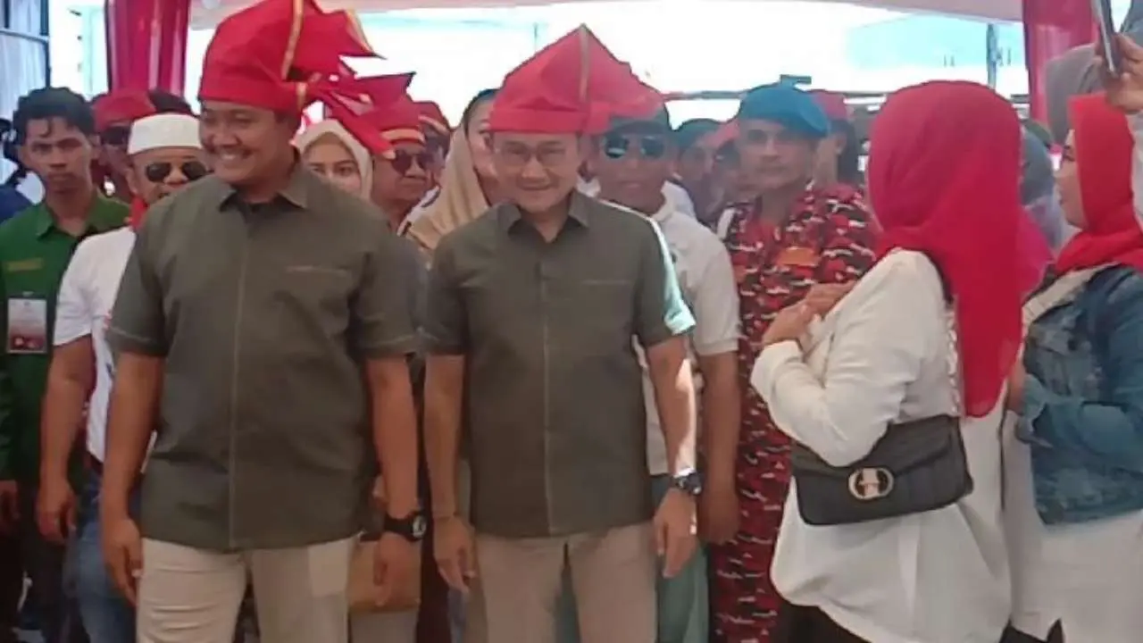 Ribuan Massa Simpatisan Antar Pasangan Efendi Al-Qadri Mulyadi-Andry Arief Bulu Daftar di KPU Jeneponto 