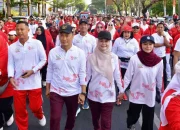 Jalan Santai Pj Gubernur Sulsel bersama Masyarakat, Berbagai Lomba Meriahkan HUT RI Ke-79
