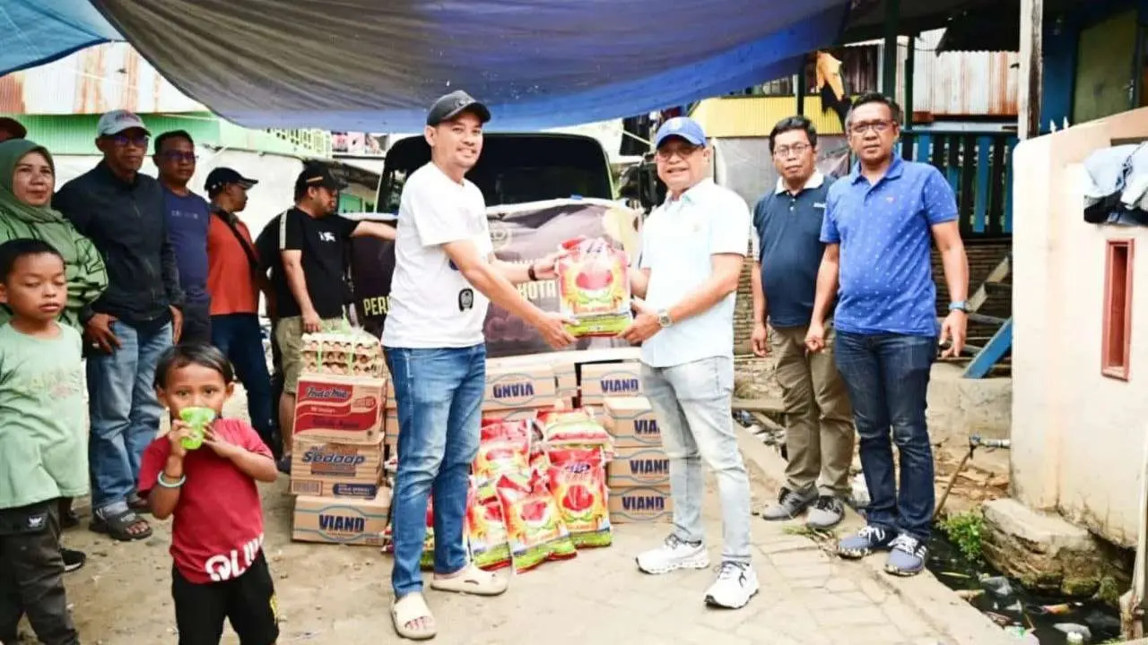 PDAM Makassar Serahkan Bantuan Penyintas Kebakaran di Kelurahan Kaluku Bodoa