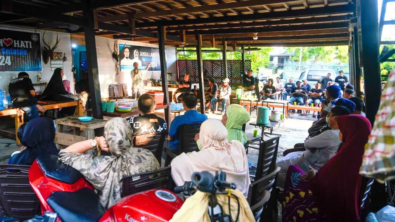 Meski Sederhana, Andi Sudirman dan Warga Akrab Berbaur dan Berdiskusi
