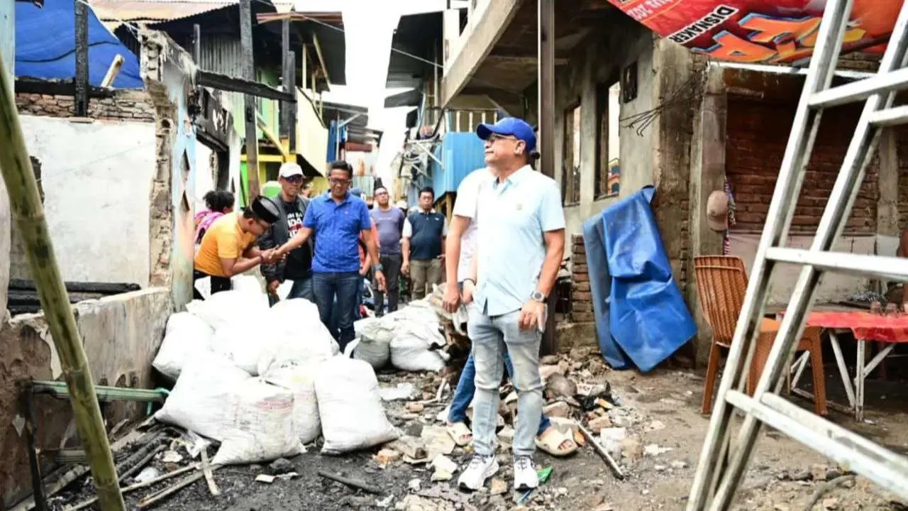 PDAM Makassar Serahkan Bantuan Penyintas Kebakaran di Kelurahan Kaluku Bodoa 2 PDAM Makassar Serahkan Bantuan Penyintas Kebakaran di Kelurahan Kaluku Bodoa