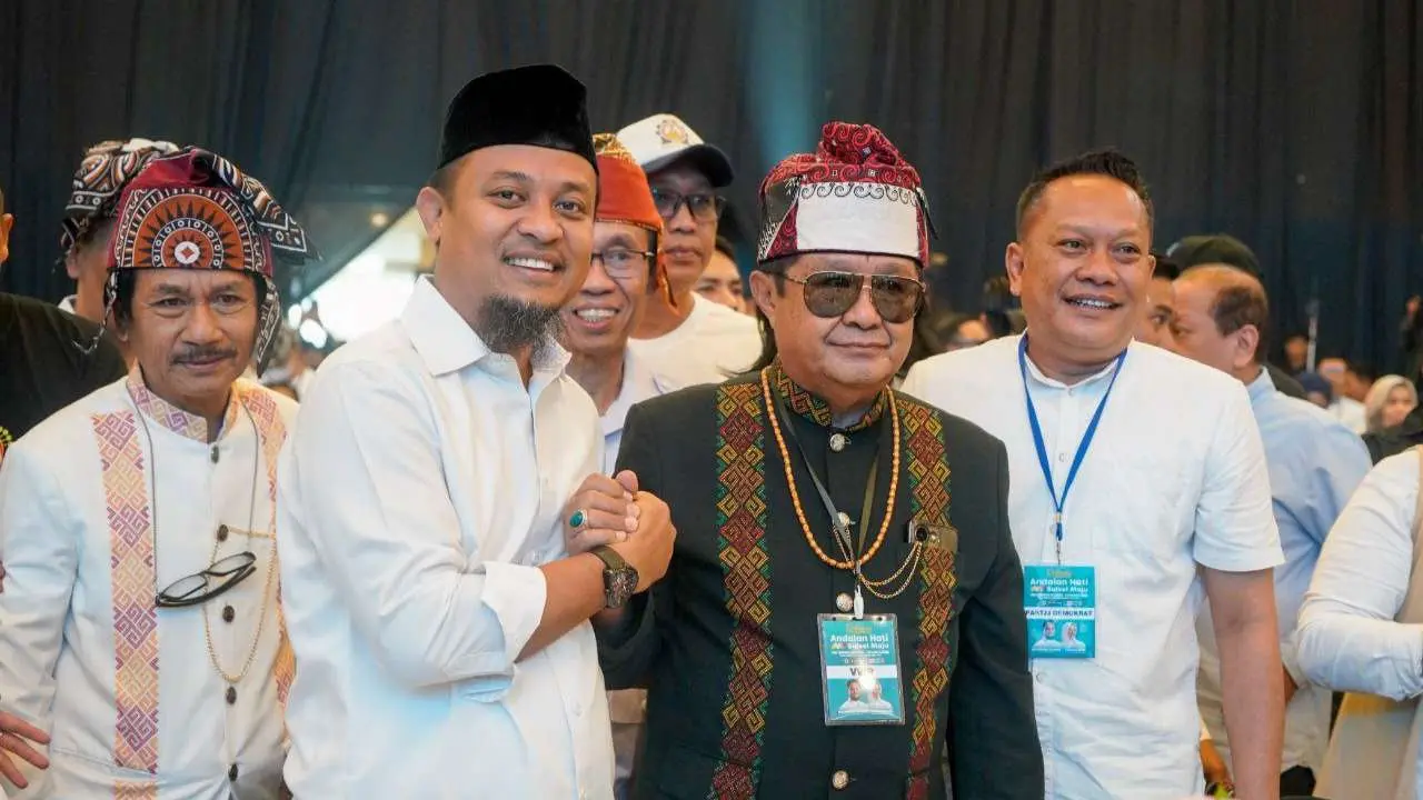 Tokoh Masyarakat Kenakan Pakaian Adat Toraja Hadiri Deklarasi Andi Sudirman-Fatmawati di Pilgub Sulsel