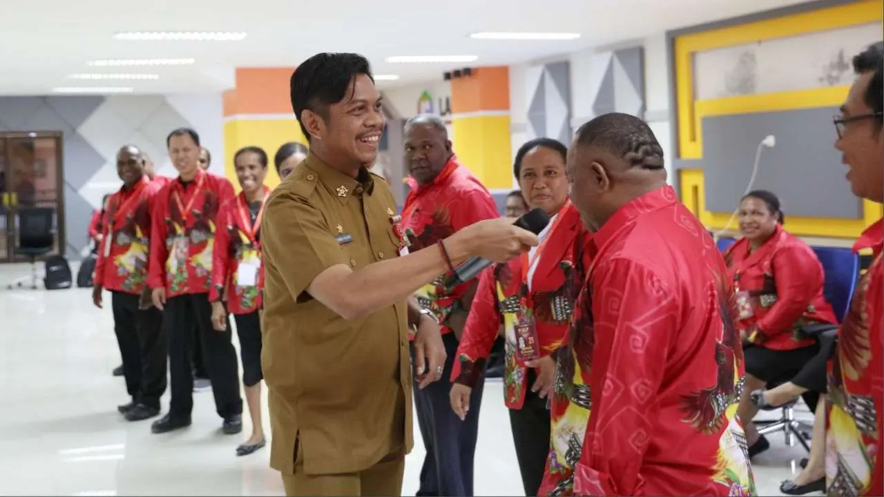 Firman Pagarra Sharing Ilmu Protokol Sentuh Hati Kepada 40 Peserta Diklat Pengawas Angkatan V