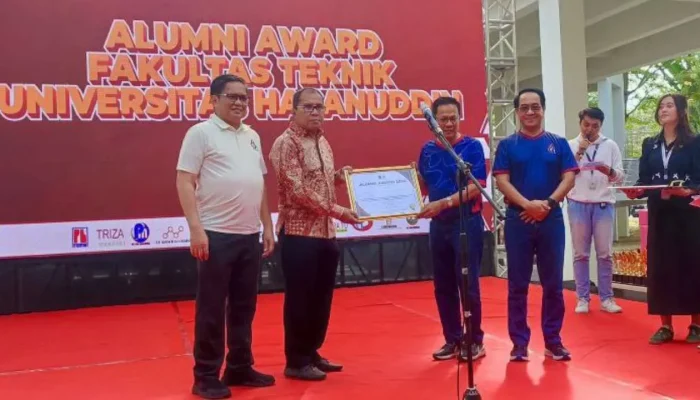 Dies Natalis ke-64 Teknik Unhas, Danny Pomanto Raih Alumni Award 2024