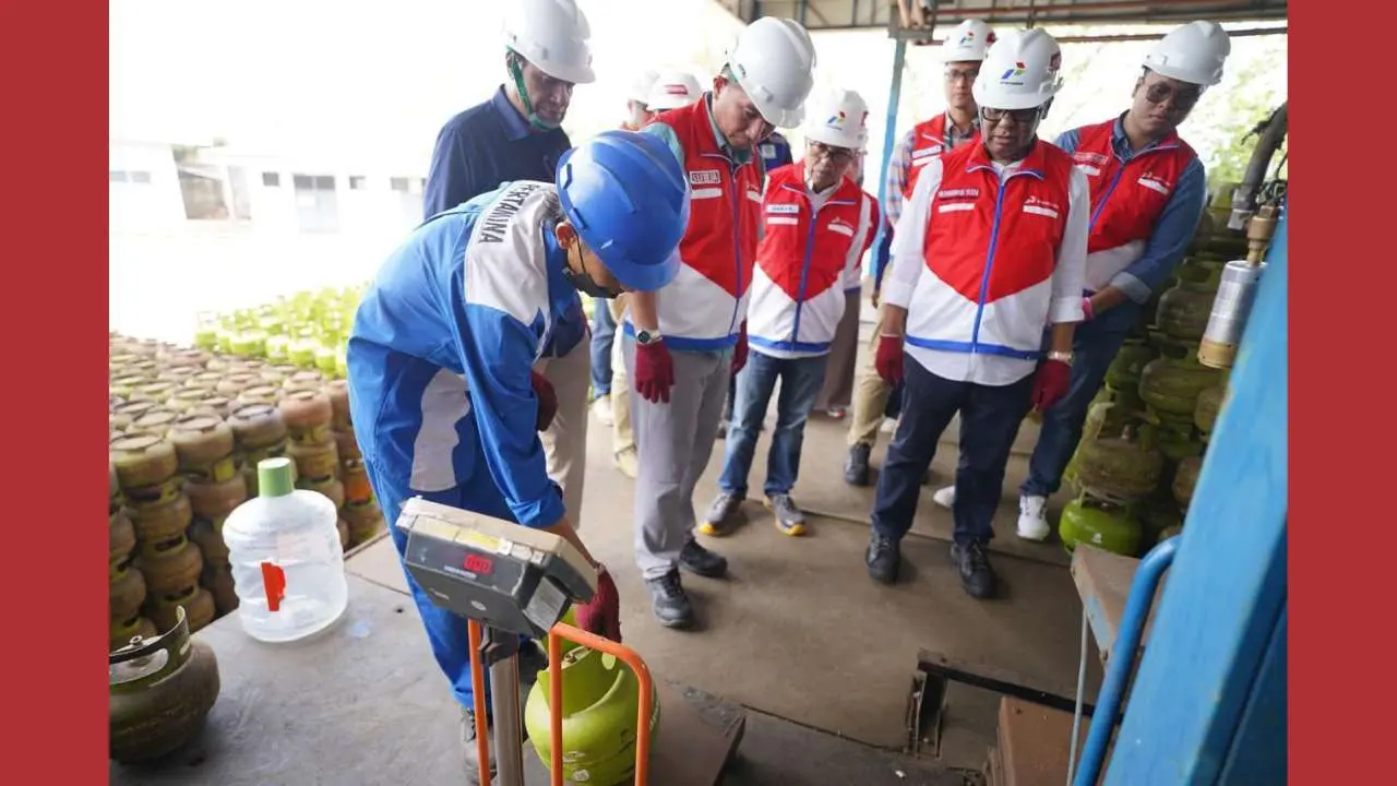 Komisaris Pertamina Cek Langsung Unit Operasi dan Lembaga Penyalur di Makassar