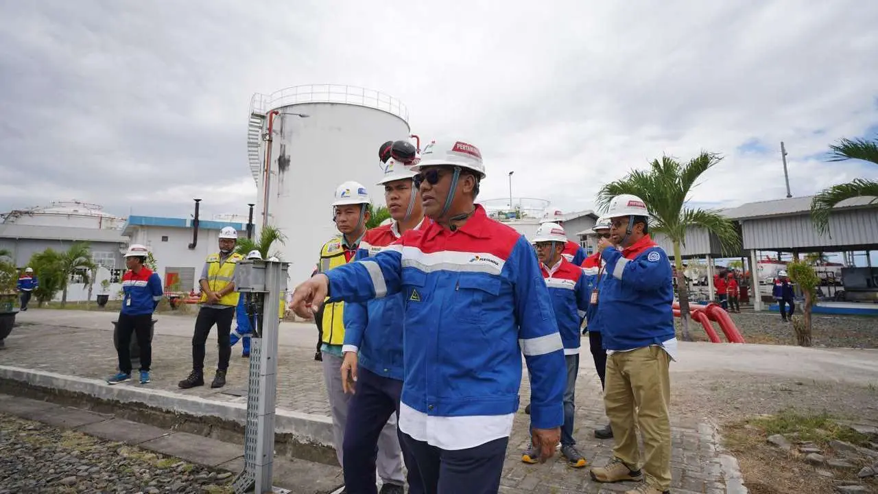 Komisaris Pertamina Cek Langsung Unit Operasi dan Lembaga Penyalur di Makassar