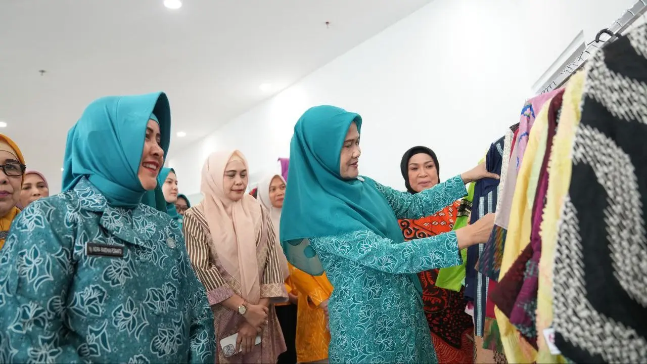 Pj Ketua TP PKK Sulsel Ninuk Triyanti Zudan Kunjungan SMEP di Kota Makassar 2 Pj Ketua TP PKK Sulsel Ninuk Triyanti Zudan Kunjungan SMEP di Kota Makassar