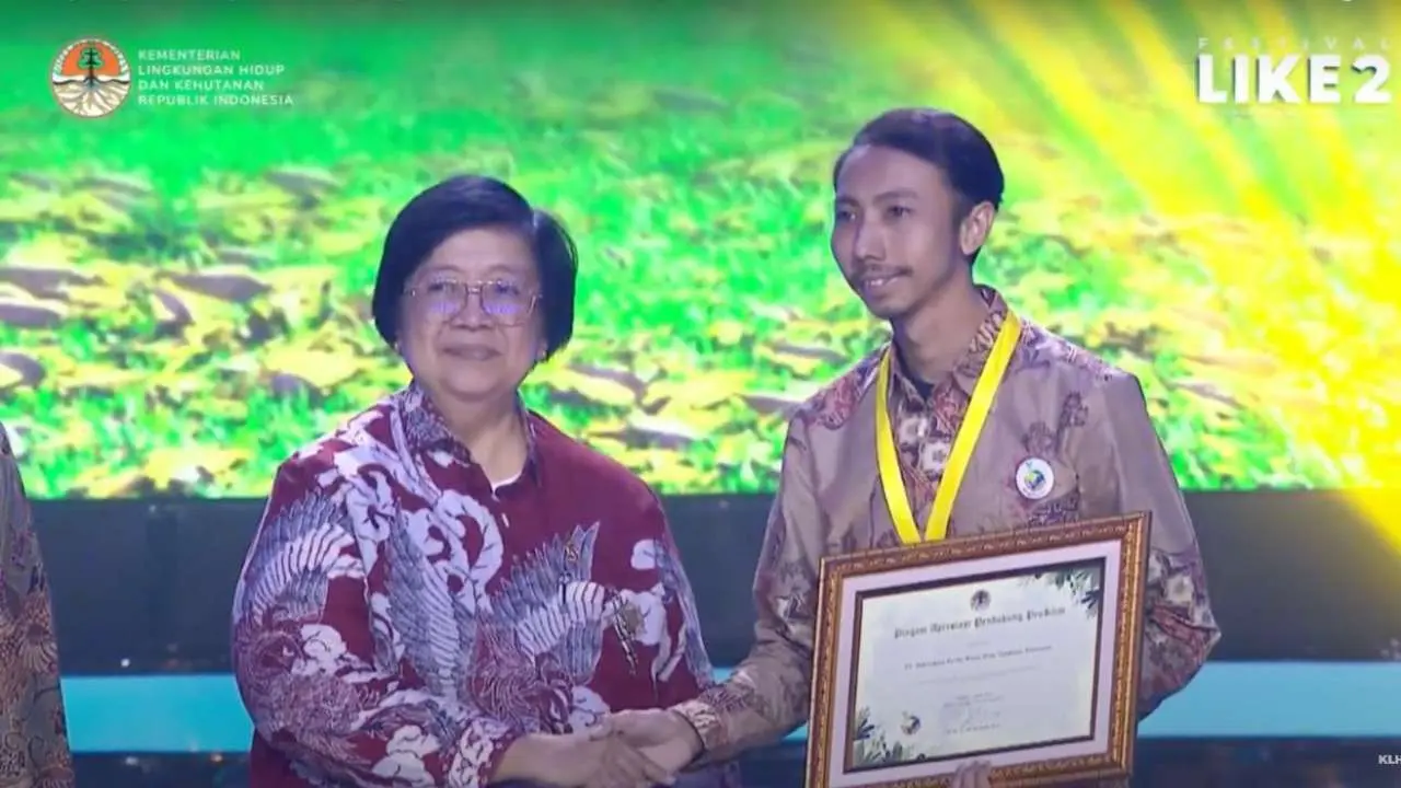 Pertamina Patra Niaga Fuel Terminal Parepare Raih Penghargaan Program Kampung Iklim 2024 dari KLHK