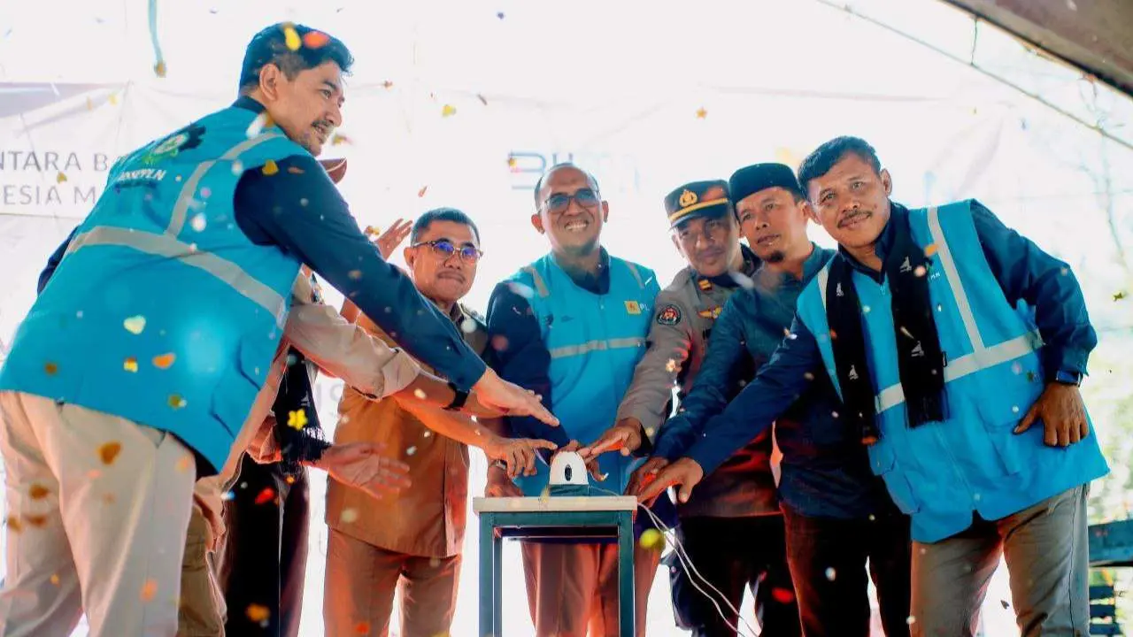 Terang di Hari Kemerdekaan, 34 Dusun Terpencil Sulbar Menikmati Listrik PLN 24 Jam!