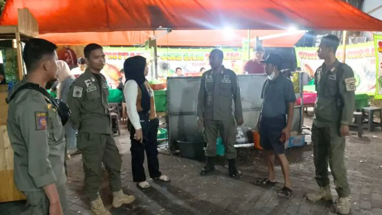 Gerak Cepat Tindaklanjuti Aduan Masyarakat, Satpol PP Makassar Panggil Pelaku Usaha yang Tak Perhatikan Kebersihan