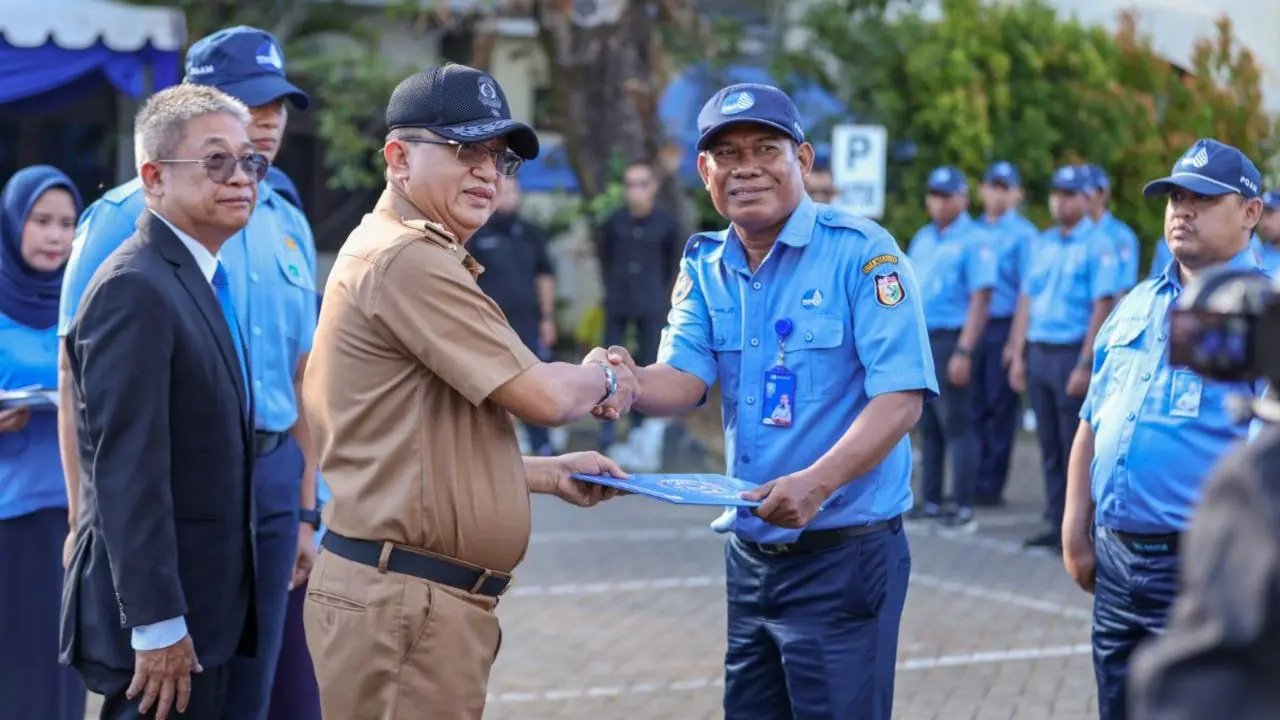 Beni Iskandar Pimpin Upacara Peringatan Seabad PDAM Makassar 2 Beni Iskandar Pimpin Upacara Peringatan Seabad PDAM Makassar