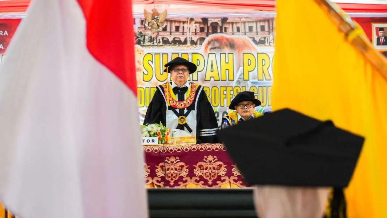 Rektor UNM: 1.125 Guru Profesional Siap Wakafkan Diri untuk Pendidikan Indonesia 2 Rektor UNM: 1.125 Guru Profesional Siap Wakafkan Diri untuk Pendidikan Indonesia