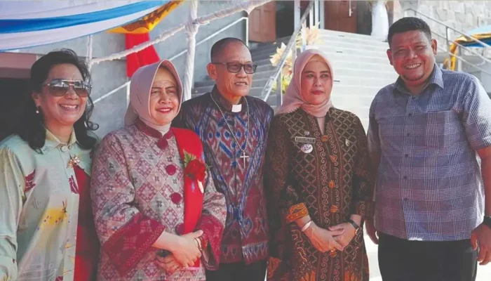 Camat Tamalate Dampingi Ketua TP PKK Makassar dalam Penahbisan Gedung Gereja Kibaid Balang Boddong