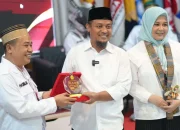 Diantar Ribuan Pendukung dan Partai Pengusung, Andi Sudirman-Fatmawati Rusdi Resmi Mendaftar di KPU Sulsel