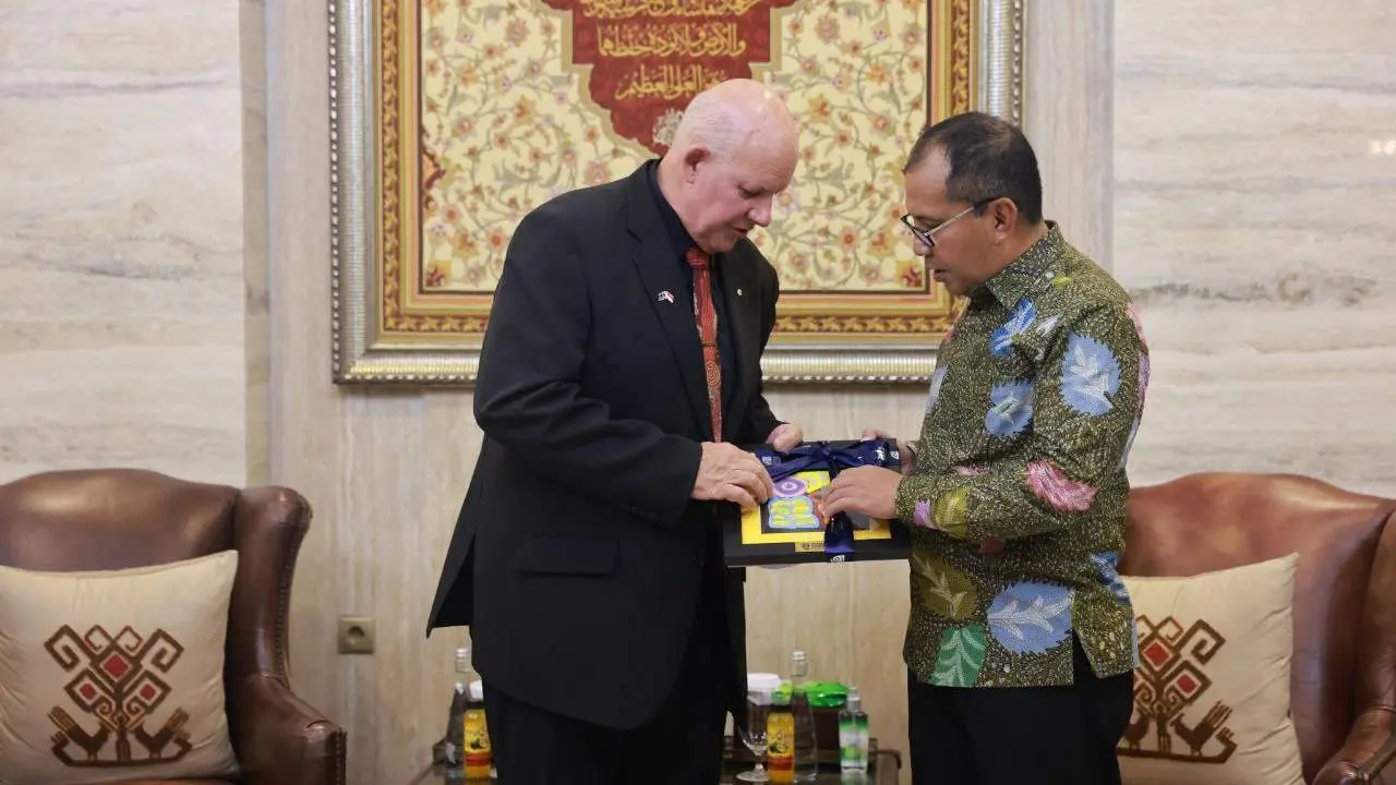 Danny Pomanto Dinner dan Jajaki Scholarship dengan Petinggi Universitas Charles Darwin 2 Danny Pomanto Dinner dan Jajaki Scholarship dengan Petinggi Universitas Charles Darwin