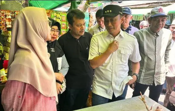Kunjungi Pasar Pannampu Makassar, Pj Gubernur Prof Zudan Pastikan Harga Bahan Pokok Stabil dan Terkendali