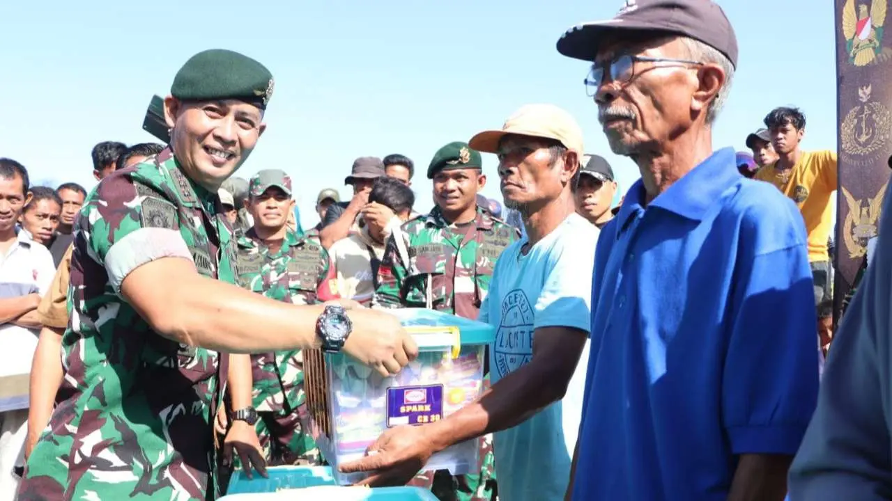 Latihan Terjun Statik Prajurit Yonif Para Raider 433 Julu Siri di HUT TNI ke-79 di Jeneponto, Begini Penjelasan Dandim 1425 2 Latihan Terjun Statik Prajurit Yonif Para Raider 433 Julu Siri di HUT TNI ke-79 di Jeneponto, Begini Penjelasan Dandim 1425
