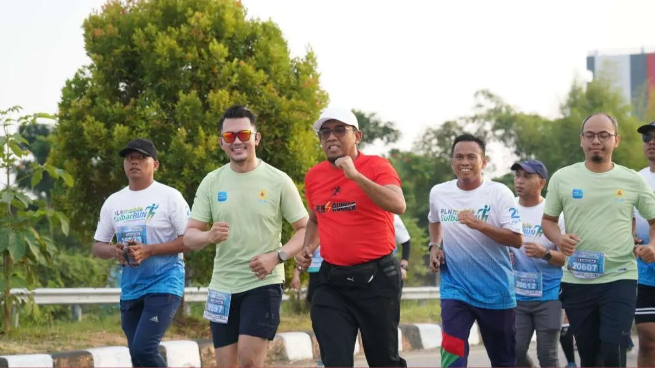 Gelorakan Semangat Transisi Energi, PLN Mobile Sulbar Run 2024 Berhasil Ajak Pelari Kurangi Emisi 1.800 Kg CO2