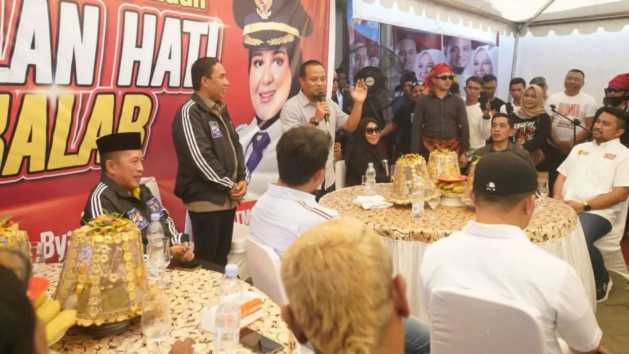 Tiba di Takalar, Warga Teriaki Andi Sudirman : Oppo ki