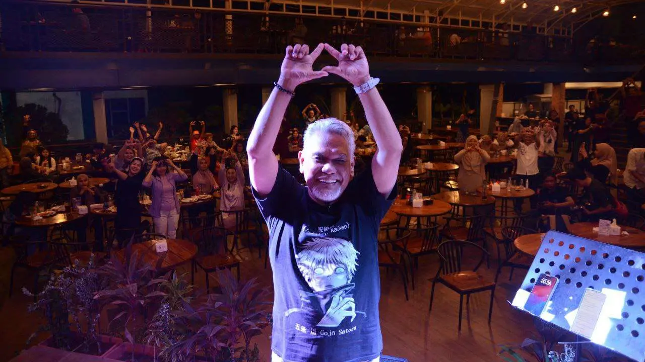 Intip Keseruan Ulang Tahun Amri Arsyid Bareng Pengunjung Cafe 2 Intip Keseruan Ulang Tahun Amri Arsyid Bareng Pengunjung Cafe