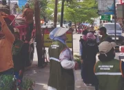 DLH Kota Makasar Tertibkan APK Dipaku dan Diikat Kawat ke Pohon di Beberapa Jalan