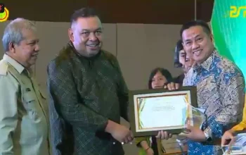 Dinas TPHBUN Sulsel Raih Penghargaan Penyaluran Pupuk Bersubsidi Terbaik dari Kementan RI 3 Dinas TPHBUN Sulsel Raih Penghargaan Penyaluran Pupuk Bersubsidi Terbaik dari Kementan RI