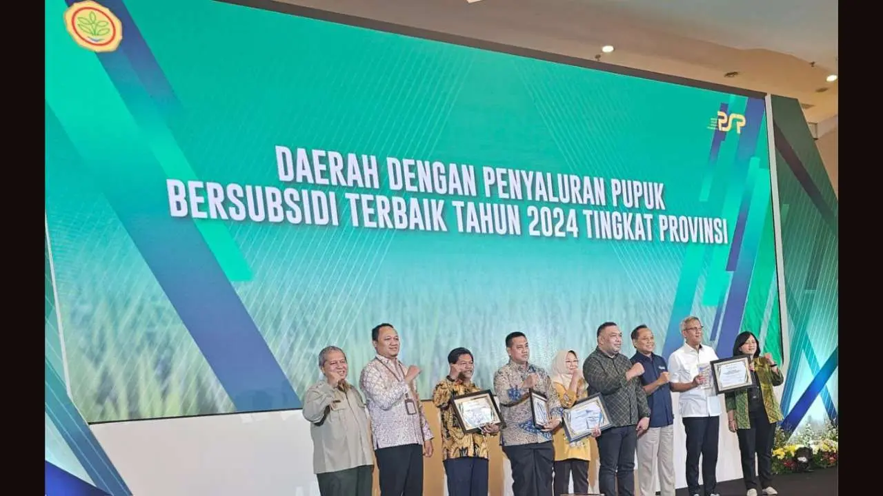 Dinas TPHBUN Sulsel Raih Penghargaan Penyaluran Pupuk Bersubsidi Terbaik dari Kementan RI