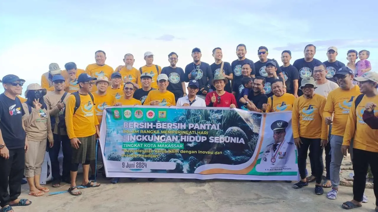 Gelar Aksi Bersih Pantai, Kepala DLH Makassar Sebut Menjaga Kebersihan Lingkungan Tanggung Jawab Bersama
