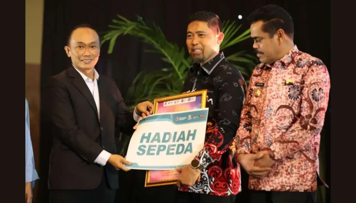 Gerakan Toilet Bersih di Sekolah: Pemkot Makassar Diganjar Penghargaan oleh Pj Gubernur Sulsel