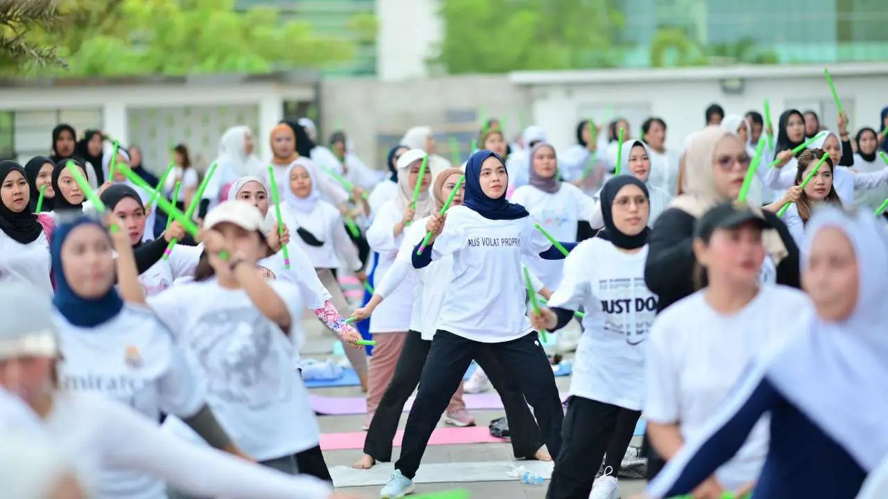 Ratusan Perempuan Makassar Antusias Ikuti Poundfit Bersama Fatmawati Rusdi